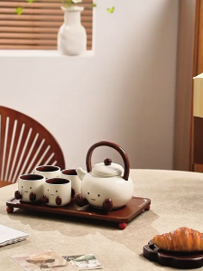 Cute Ceramic Tea Set 1 Teapot 4 Cups with Tray Gift Box Set Coffee Tea Cup Set Office Tea Set Heat Resistant Microwave Safe Housewarming Wedding Birthday Gift Home Office