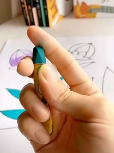 24 Colors Peanut Crayon for Toddlers Babies Drawing Coloring Set Crayon Set Non-Toxic Safe Washable Magic Crayon