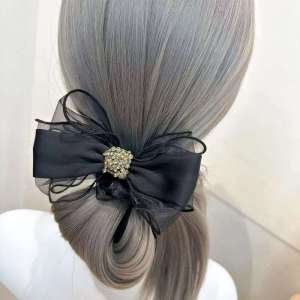 ที่รัดผมผ้าตาข่ายประดับเพชรเทียม ดีไซน์เรียบหรู หวานละมุน พร้อมโบว์ผ้าออร์แกนซ่า สำหรับผู้หญิงและเด็กผู้หญิง