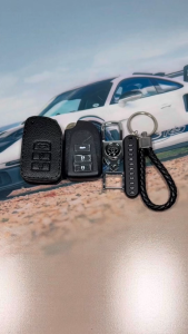 Leather for toyota key cover Remote key case with key holder fod Car Logo keychain Creative Alloy Metal Vios Fortuner