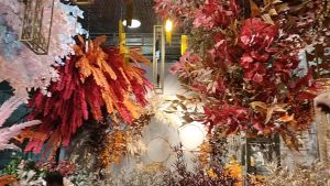 เถาดอกไม้ปลอม เถาวัลย์ปลอม อายุการใช้งานยาวนาน ทำความสะอาดและดูแลรักษาง่าย ติดตั้งง่าย ใช้งานง่าย ทำได้ดี สีสันสวยงาม