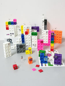 ของขวัญวันเกิดสำหรับเด็ก Magic Number Blocks อุปกรณ์การเรียนรู้ด้านการคิดทางคณิตศาสตร์แบบตัวต่อ 3 มิติ ติดกระดาษติดต่อกัน 2-7 ปี