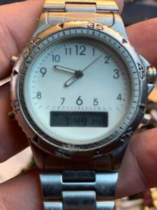 Đồng hồ nam nội địa Nhật size 39mm 4 cốt hai máy hai đồng hồ riêng biệt chức năng Chronographđèn sángcó lịch niềng khía có xoay đáy ép chống nước dây thép không gỉ khóa thông minh