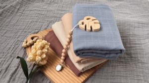 LifeTree Muslin Baby Swaddle Blankets Neutral Organic Cotton Large 47 x 47 inches Swaddling Receiving Blanket for Boys & Girls (Beige)