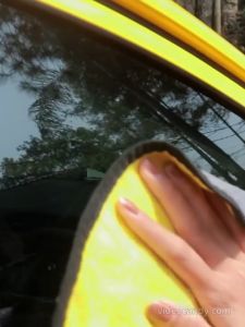 Pembersih Kaca Mobil Anti Jamur – Kembalikan Kaca Seperti Baru