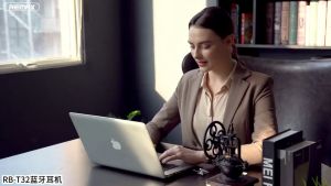 ชุดหูฟังบลูทูธไร้สาย 5.0 หูฟังเอียร์บัดมินิหูฟังกีฬากันน้ำสแตนด์บายนานพิเศษ 365 วันชุดหูฟังเดินทาง