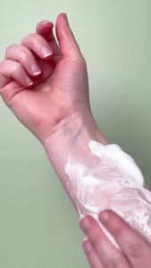 The Quick Flick: 2 in 1 Whipped Body Moisturiser & Aftersun Mousse บำรุงผิว และฟื้นฟูผิวหลังออกแดด 260g