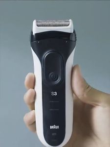 Braun เครื่องโกนหวดไฟฟ้า Series 3 ชุดของชาร์จไฟได้ สถานะสำหรับผู้ชาย แบบพกพา มีสินค้า