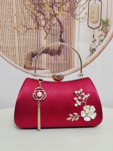 Retro Chinese Style Wedding Dinner Party Dress Handbag New Moon Shape Silk Material Handheld Bag for Middle-Aged Women