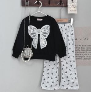 เสื้อสีดำแขนสั้นสำหรับเด็กผู้หญิงชุดสองชิ้นกางเกงสีเทาเสื้อพิมพ์ลายโบว์เสื้อผ้าลำลองแฟชั่นสำหรับฤดูใบไม้ร่วง