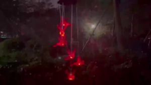 1pc Colorful Solar Hummingbird Wind Chime Light Landscape Light Suitable for Outdoor Garden Patio Decoration and Holiday Gift