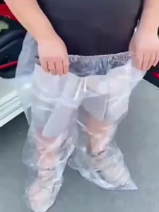 Quần đi mưa nilon chống nước tiện lợi – Combo 2 cái – Tái sử dụng – Trùm kín nửa người gọn nhẹ