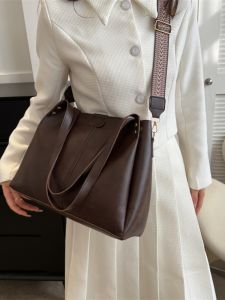 Trendy Large Capacity Womens Bag 2023 New Fashion Autumn Winter Wide Strap Single Shoulder Crossbody Bag Commuter Handheld Tote Bag