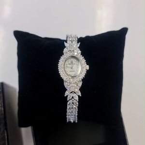 นาฬิกาผู้หญิง Royal Crown ( 100%) นาฬิกาประดับเพชรมีสีเงินทอง & โรสโกลด์หน้าปัดมุกสวยหรูระบบถ่านกันน้ำจัดส่งพร้อมกล่องครบ 1 ปี บัตรับประกัน 1 ปี