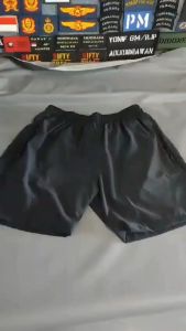 Celana Pendek Lari Anti Air dengan Saku Ritsleting & Kancing Variatif Bahan Adem Nyaman Logo REAL MADRID FOOTBALL CLUB