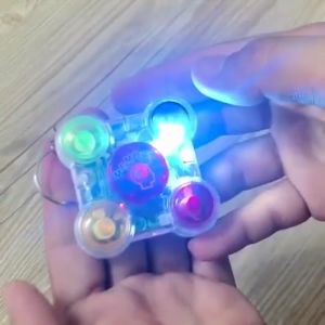 Memory Cube KeyChain Keyrings Key Chain Key Rings Creative Simon Game Console Electronic Memory Exercise Hand Brain Machine for Kid Classic Toys Handheld for Children Kids Gifts