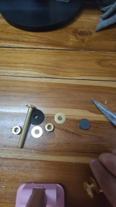 น็อตยึดชักโครกทองเหลือง น๊อต น็อต ทองเหลือง แม่เหล็กดูดไม่ติด ยึด ถังน้ำ หม้อน้ำ ชักโครก