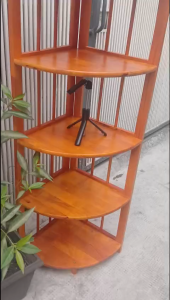Kệ góc 5 tầng sâu 38cm ngang 38cm cao 155 cm gỗ cao su màu cherry bóng đẹp đã xử lý tẩm sấy chống mối mọt bền hơn nhiều so với gỗ thông và MDF. Đa năng dễ di dời.tháo ráp.