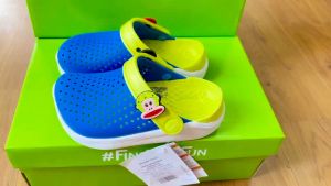 Dép Cross Cho Bé Trai Dép Cross Họa Tiết Xanh Dương Lót Vàng Neol Shin22bnv Tặng Thêm Jibitz Cross Nhiều Size Từ 25 Đến 35