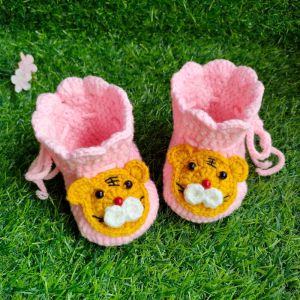 รองเท้าไหมพรมถักด้วยมือสำหรับเด็กทารกแบบใหม่ฤดูใบไม้ผลิและฤดูใบไม้ร่วงปี2022รองเท้าพื้นนิ่มลายเสือน้อยน่ารักรองเท้าสำเร็จรูป