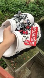 Dép Cross Vảy Sơn Đế Lượn Sóng 3D Trắng Đế Đen Tặng Thêm 12 Sticker Cross Giày Bít Mũi Quai Hậu Đế Răng Cưa Chống Mài Mòn