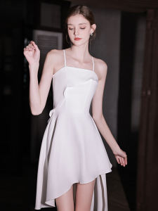 ชุดเดรสสีขาวคอฮอลเตอร์สไตล์ใหม่ฤดูร้อน 2025 ชุดราตรีหรูหราสำหรับงานปาร์ตี้และงานเลี้ยงในชีวิตประจำวัน