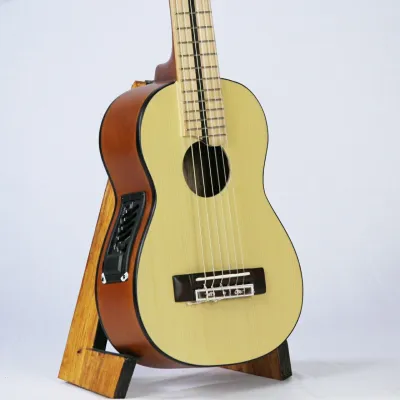 yamaha guitalele elektrik/ukulele senar 6 bisa di colok ke son bonus tas pick