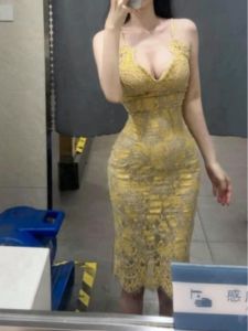 Váy Ren Vàng Gợi Cảm Ôm Vừa Vặn Cạp Cao Không Tay Cổ Chữ V Mùa Hè Cho Nữ