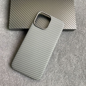 Ultra-Thin Carbon Fiber Phone Case for New iPhone 16 pro Max Kevlar Full Cover Magnetic Absorption Apple 15 Anti-Fall Frosted Business Men Fluorescent Trendy Anti-Slip Hard Shell