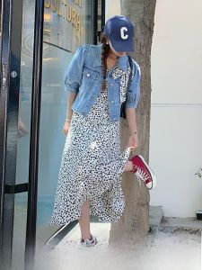 ชุดเดรสแขนสั้นผ้าเดนิมลายดอกไม้ ชุดสองชิ้น สำหรับผู้หญิง ช่วงฤดูร้อน เสื้อผ้าผู้หญิง ชุดเดรสผ้าฝ้ายบาง ทรงเอ แขนสั้น กระโปรงทรงเอ