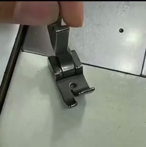 Chân vịt SP733 may ép viền vòng áo sơ mi cổ tay áo... dùng cho máy may 1 kim công nghiệp được dùng trong ngành may