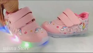 Sepatu Wanita & Pakaian Anak Perempuan Dengan Lampu LED