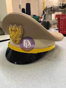 หมวกราชการชายสีกากี หน้าหมวกครุฑปักดิ้น งานพรีเมี่ยมพร้อมซองกันเปื้อน