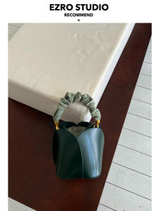 [Ezro] Petal Bucket Bag Western Style Stylish Genuine Leather Portable Womens Bag Crossbody Niche Style Retro Packet