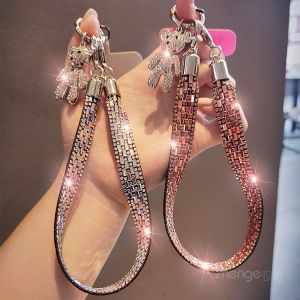 สร้อยข้อมือโทรศัพท์แบบหนาประดับคริสตัลสีสันสดใส สร้อยคอรูปหมี กระเป๋าใส่โทรศัพท์มือถือแบบถือได้ หัวเข็มขัดป้องกันการสูญหาย