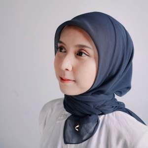 LEEFA - Plain Paris Japan (Hijab Segiempat Paris Japan Premium)