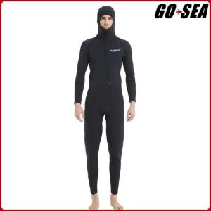 ถูกเปิดในแนวทางแนวที่มีรายการว่ายน้ำชิ้นเดียวด้านหน้า