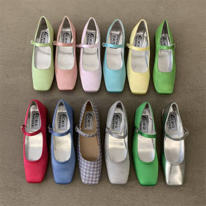 รองเท้า Mary Jane ทรงสี่เหลี่ยมพื้นผ้าซาติน หัวรองเท้าทรงสี่เหลี่ยม ทรงหนา สไตล์ฝรั่งเศส รองเท้าส้นเตี้ยแบบสวมสบายสำหรับผู้หญิง