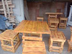 Meja Minimalis Caffe Dan Meja Minimalis Pinggir Kolam Renang dengan 4 Kursi (1 Set)