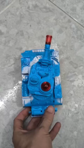 Đồ chơi xe tăng chạy pin cảm biến chướng ngại vật có đèn và âm thanh sống động (kèm pin)