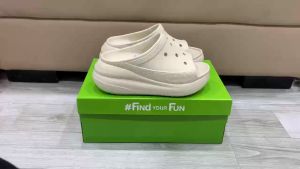Giày dép crocs chuẩn xịn chống hôi chân nhựa tế bào êm mềm siêu bền đi mưa lội nước đi biển quai ngang đế xuồng crush slide ver2 cao 6cm cho nữ màu kem - Lazada