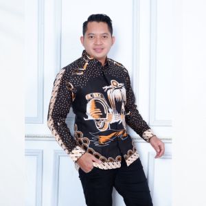 Baju Batik Pria Dewasa Batik Pria Lengan Panjang Full Furing Batik Wisanggeni Solo Motif Vespa Hitam