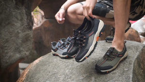 GRAEAE （COD 3 Days Delivery）Mens shoes Breathable casual mesh sports shoes Hollow mesh outdoor hiking shoes Sports running shoes