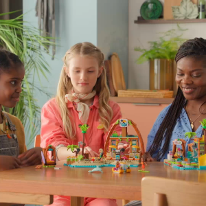 LEGO Friends 42673 Family Holiday Beach Resort (1140 Pieces)