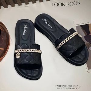 LKfashion [พร้อมส่งในไทย]รองเท้าแตะแฟชั่นสีพื้นแต่งโซ่ห้อยตุ้งติ้งดอกไม้🌼 รองเท้าน้ำหนักเบาสวมใส่สบาย รองเท้าแบบสวมใส่ได้ทุกโอกาส👍