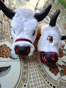 mainan banteng bahan kayu full bulu