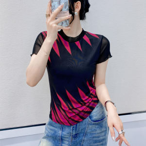 Yimei ngắn tay mùa hè cỡ lỡn lưới co dãn áo thun mới 2025 đẹp in tương phản áo áo cổ tròn khí chất