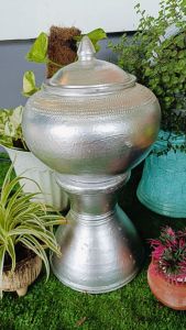 โอ่งน้ำดินเผาสีเงินประกันแตกระหว่างขนส่งถ่ายวิดีโอไว่ทุกครั้งยืนยันถ้ามีเสียหายส่งใบใหม่ให้ทันทีค่าจากฐานสูงถึงด้านบนฝาโอ่ง 16 นิ้วฝากองค์กว้าง 5 นิ้วฐานกว้าง 7 นิ้ว/ตุ้มสีเงิน