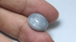 17.95 ct พลอยแท้ พลอยดิบ นิหร่า หรือ ไพลิน(พม่า) สีฟ้าอ่อน จากประเทศ พม่า