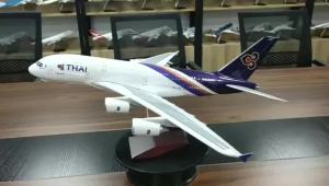 1:160 Scale Aircraft Thai Airways A380 Resin 47cm Airplane Model With wheels base Light collectible aircraft Aviation Enthusiast